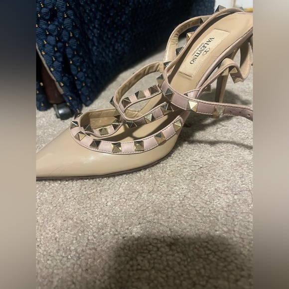 Valentino Garavani Rockstud Slingback Heels - Picture 13 of 16